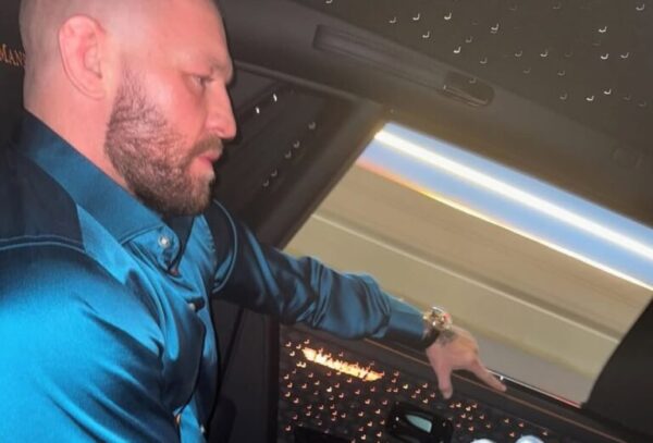 r$-7,8-milhoes!-veja-detalhes-de-carro-luxuoso-de-mcgregor,-ex-ufc