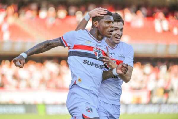 sao-paulo-vence-fluminense-por-3-x-1-e-alcanca-quatro-jogos-sem-perder
