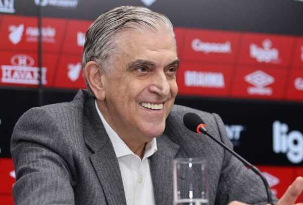 apos-polemica-de-“pacto”,-petraglia-convoca-padre-em-ct-do-athletico